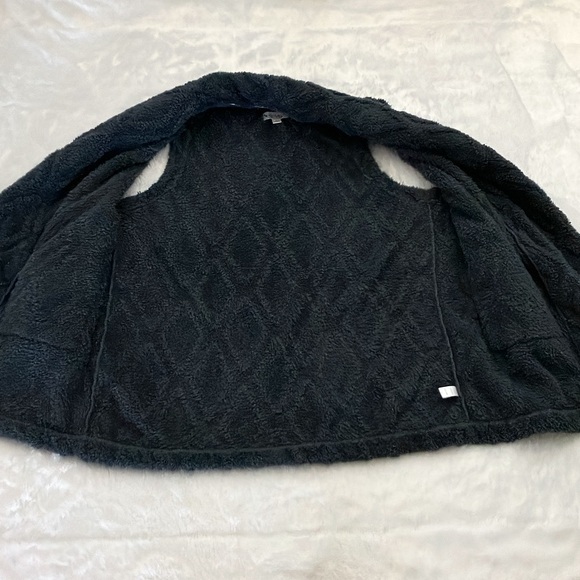 Like New Koolaburra by UGG Embossed Sherpa Fleece Vest Blackened Pearl, Size XL - Picture 7 of 10